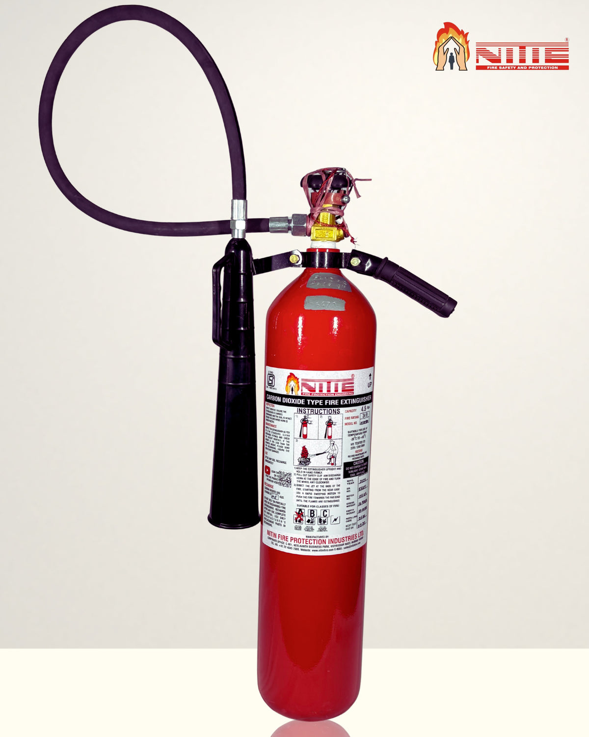 A Carbon Dioxide Extinguisher complete BIS Mark - 4.5Kg